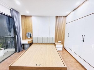 bán nhà đẹp của bác sĩ , kim giang vài mét ra đường to 42m 5 tầng mt 4,5m, giá chỉ 6,12 tỷ gần phố