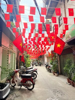 chính chủ cần bán căn hộ duplex 2 tầng mặt phố thái thịnh 120m, 3 ngủ, full nội thất