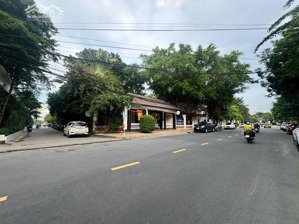 bán mặt tiền siêu vị trí gốc 2mt
nguyễn văn hưởng, phường thảo điền, 522m2 giá 210 ty