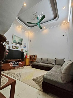 nhà dân xây thiết kế chắc chắn 1194 đường láng cần bán, diện tích 40m2, giá 10.4 tỷ