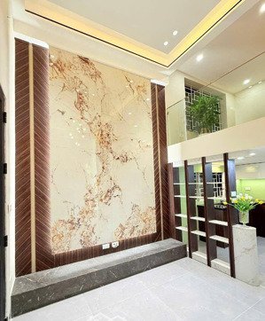 nhà đẹp mới toanh cần bán tại ngõ 1074 đường láng, diện tích 36m2, giá 9.65 tỷ