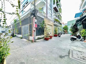 sát mặt tiền quang trung ô tô trong nhà . nhà siêu đẹp . lh/ điệp 