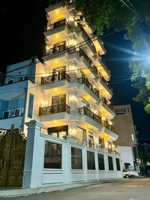 bán toà nhà 1 hầm, 5 tầng, 9pn, có thang máy
an phú đông, quận 12