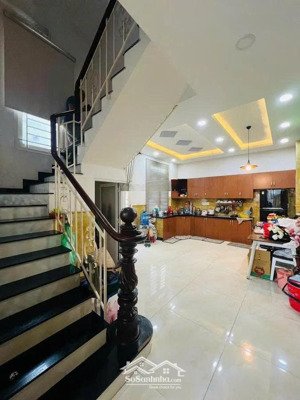 bán nhà xuân đỉnh bắc từ liêm lô góc ô tô cạnh công viên hoà bình 90m 4 tầng. giá 17.95 tỷ