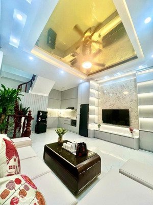 bán nhà trường chinh đống đa, xây mới, nhà thiết kế thông sàn, full nội thất, 41m2, 5 tầng, 8,85 tỷ