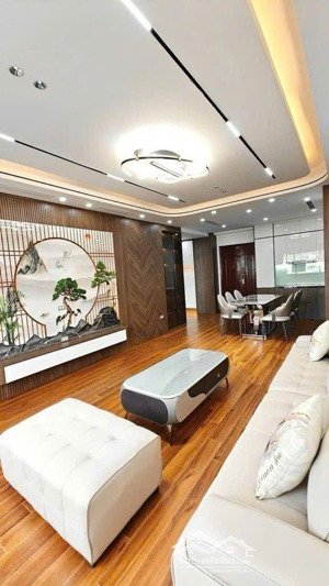 chung cư cao cấp d5a mặt đường trần thái tông -118m -3 ngủ, 2wc - lô góc thoáng sáng,rộng dãi
