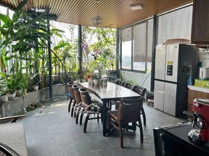 nhà 5 tầng có thang máy vị trí vàng trung tâm thành phố