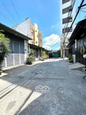 bán nhà 3 tầng btct 35m2- h6m thông gần khu họ lê -sát tân phú nhỉnh 4 tỷ -shr -pl chuẩn