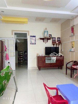 nhà trệt lầu mặt tiền kinh doanh đường đình phong phú q9 168m2 ( 4,20 x 40m2 ) nở hậu 4,7m2