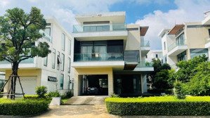 bán biệt thự lucasta villa giá 57 tỷ,dt 412m2 ngang 14m, sân vườn rộng. trực diện sông và công viên