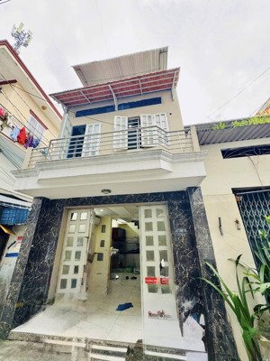 chính chủ cho thuê nhà nguyên căn 2 lầu 1 trệt hẻm ô tô thông bv hồng đức ở hay kd đều được