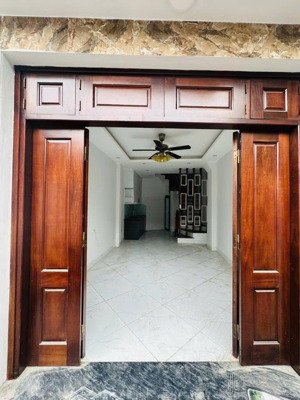 bán nhà di trạch hoài đức 33m2 - 5 tầng - mt4m - ô tô đỗ cổng - sổ nở hậu - gần chợ gần trường