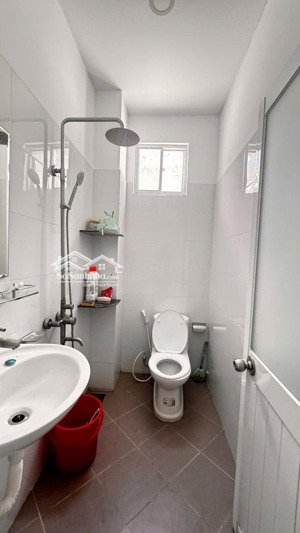 bán nhà .quận 8.mặt tiền.5tầng .đang khai thác chdv.trên 35 triệu 1tháng chủ ngợp bank nhỉnh 11 tỷ