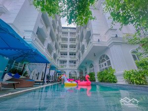 bán khách sạn cẩm châu, trung tâm phố cổ 1032m2 giá 12x tỷ đường cửa đại 63 phòng