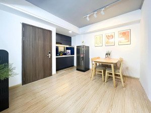 chính chủ cho thuê 2pn, 1wc, 40m2 tại yên thế gần sân bay , view đẹp bao đẹp full cửa sổ 2 phòng