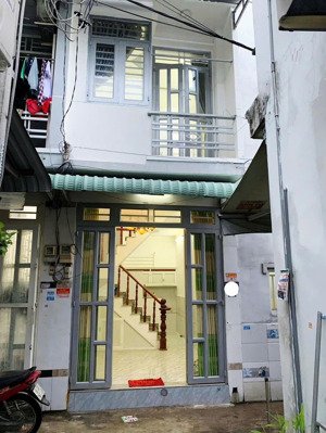 nhà 2pn có ban công ở lê văn khương gần bến xe buýt thới an. giá 989tr còn bớt