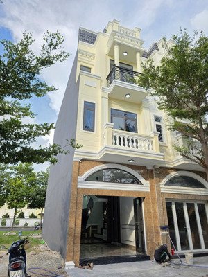 bán nhà trục chính kdc icon central gần vincom, p.tân đông hiệp, tp.dĩ an