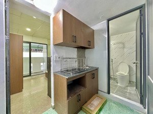 căn hộ ban công, tách bếp - full nội thất, gần cầu sài gòn