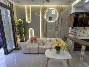 chính chủ cần bán gấp căn nhà mới đẹp ngay vòng xoay cây gõ quận 6, thành phố hồ chí minh