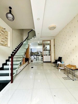 60m2 -hxh nguyễn đình chính - 4.3x14 - cho thuê 25triệu - 9.9 tỷ tl