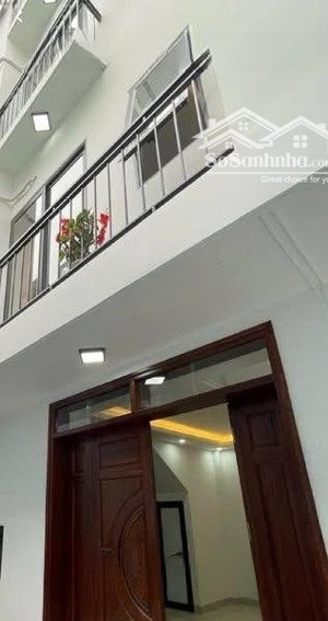 bán nhà đàm qung trung. 5 tầng. mt 5,5. giá 7x.tỷ