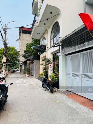 bán nhà mặt hồ bồ đề 64m 17.5 tỷ 5 tầng 2 mặt thoáng kinh doanh hiếm