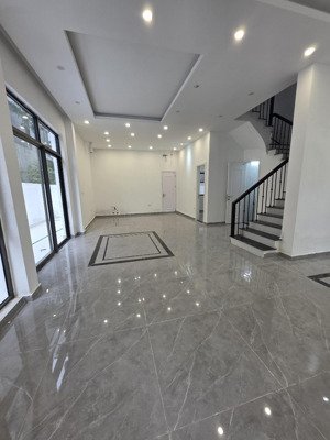 chính chủ cho thuê căn biệt thự tasco xuân phương 