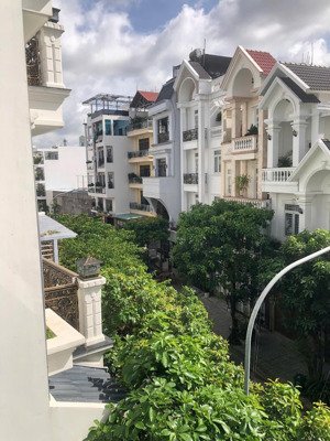 nhà bán 403-463 trần thị năm quận 12 nhựa vỉa hè 2 bên mỗi bên 3 mét xe hơi 3 chiếc có thể tránh