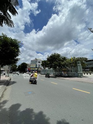 bán nhà mặt tiền đường 5 tầng ,90m, vào ở ngay hoặc kinh doanh , ngay nguyễn văn đậu.