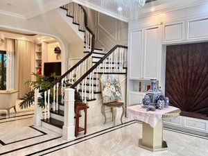 liền kề 90m nội thất đẹp, thang máy, thiết kế tân cổ điển vinhomes marina