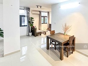 chdv 1 phòng ngủ 1 phòng khách sofa cửa sổ trời ngay cầu công lý phú nhuận.