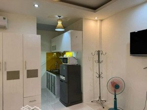 căn hộ dịch vụ - doanh thu ổn 60tr/tháng - dương bá trạc sát q1 - 5 tầng 11pn 12wc - nhỉnh 11 tỷ.