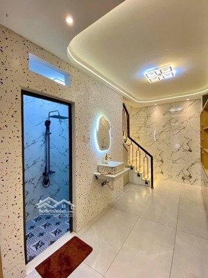 bán căn nhà đường 5.5m lê hồng phong -q10. giá 4tỷ190. đang cho thuê 22tr. gần bệnh viện nhi đồng 1