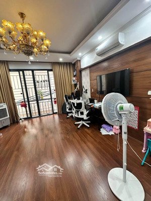 bán gấp nhà kim giang ô tô đỗ cổng, 48m2, full nội thất mới đẹp ở ngay giá 9.82 tỷ