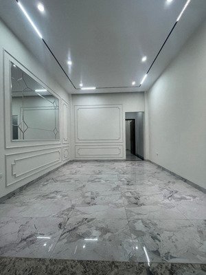 bán nhà phân lô trần quốc hoàn ô tô tránh thang máy 2 thoáng vĩnh viễn. dt 45m, 5 tầng, mt 4m.