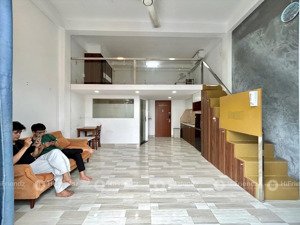 phòng duplex có ban công giá tốt ngay khu sân bay thuận tiện di chuyên vào trung tâm
