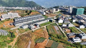 nhỉnh 4 tỷ sở hữu ngay nhà 4 tầng trung tâm sa pa sẵn bìa ô tô đỗ cửa