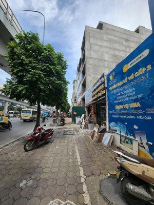 mặt phố -vĩa hè 5m - mặt tiền rộng