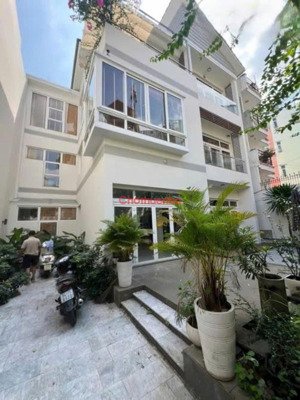 cho thuê nhà mặt tiền lê văn sỹ trung tâm quận 3 dt 14x18m giá 80tr