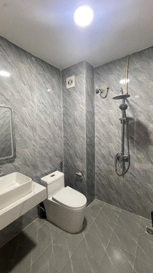 nhà mới - trung tâm bát khối - ô tô vào nhà - gần phố - khu vực dân trí cao - hiếm