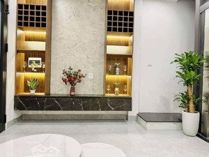 ba đình- gần phố -vĩnh phúc-ngõ thông-full nội thất-dân xây- vài bước ra ô tô tránh- chào 9,2tỷ