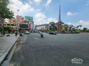 vip mặt tiền cách mạng tháng 8 góc 2mt gần ngã 6 dt 7,5x22m đang cho thuê 30tr/tháng đã hoàn công