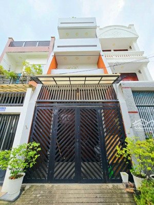 nhà 65m (4x16 ,vuông,shr) 1t3l , 1/ đường 882 , p phú hữu ,tp thủ đức (6ty290)