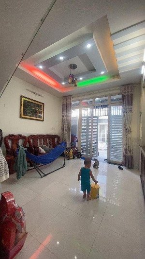 7,6 tỷ tl phú thọ hòa hẻm oto quay đầu, sổ vuông vức. dt 4,2x18,5m nhà 1trệt 1lầu 3pn 4wc