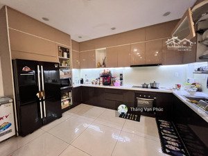 chủ nhà bán 6x17m hầm 4 tầng, có lối thông hành, thoáng đẹp, nội thất đẹp, vị trí tốt, dễ cho thuê