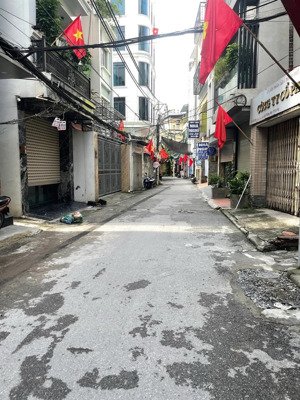 bán gấp nhà mặt phố giáp bát, ô tô tránh, 2 ô tô ngủ trong nhà, kinh doanh, dt 50,5m2, giá 21tỷ.