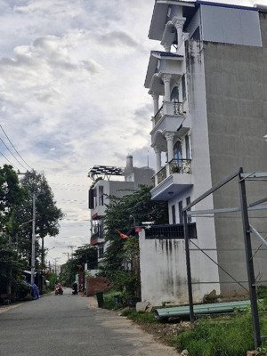 chính chủ bán gấp nhà 3 tầng trường thọ thủ đức giá chỉ: 4.2 tỷ sổ hồng hoàn công chuẩn-