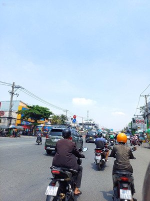 bán nhà cấp 4 mặt tiền quốc lộ 13 151m² vuông vức, chỉ 11.5 tỷ, vị trí vàng giao thương, kd đỉnh