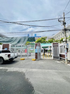mặt bằng ngay hẻm trường trung học nguyễn văn linh