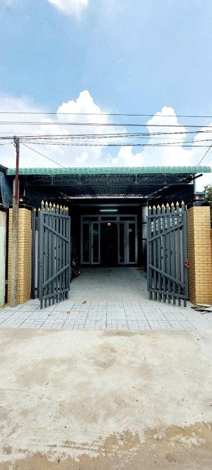 bán nhà cấp 4 vừa sơn lại như mới gần chợ bà điểm, hóc môn giá 1 tỷ 080, còn bớt lộc, bao giấy tờ